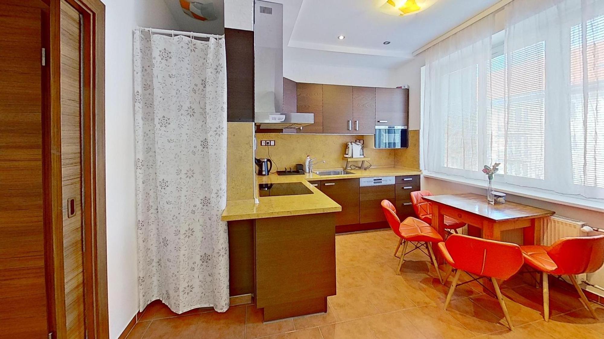 2Br Apt With Free Garage Parking, Close To The Historic Centre Bratislava Exterior photo